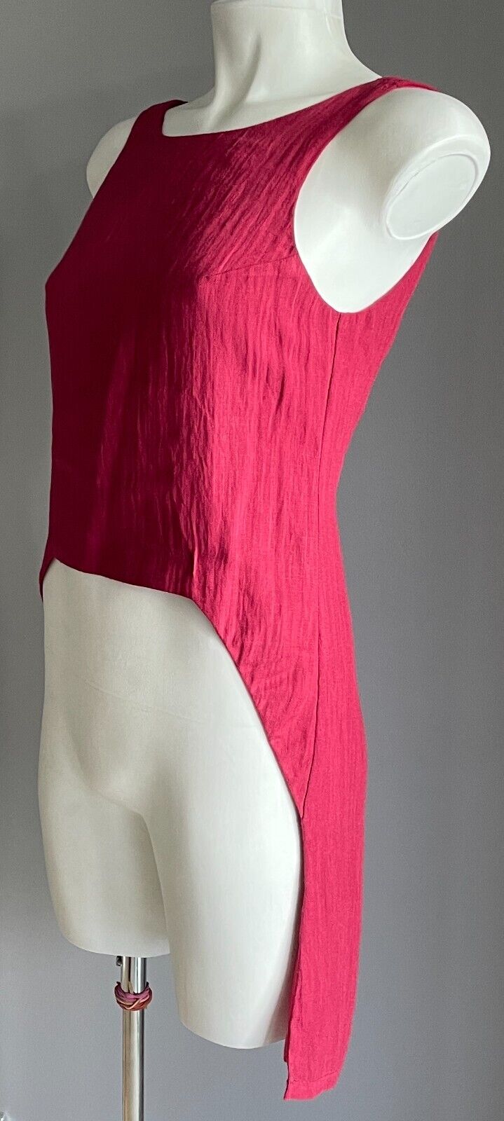 HERE COMES THE SUN Burgundy Sleeveless Hi Low Hem Back Button Top Size 8 NEW