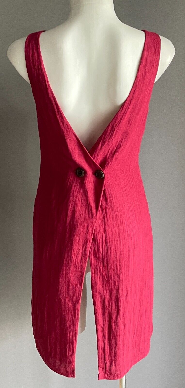 HERE COMES THE SUN Burgundy Sleeveless Hi Low Hem Back Button Top Size 8 NEW