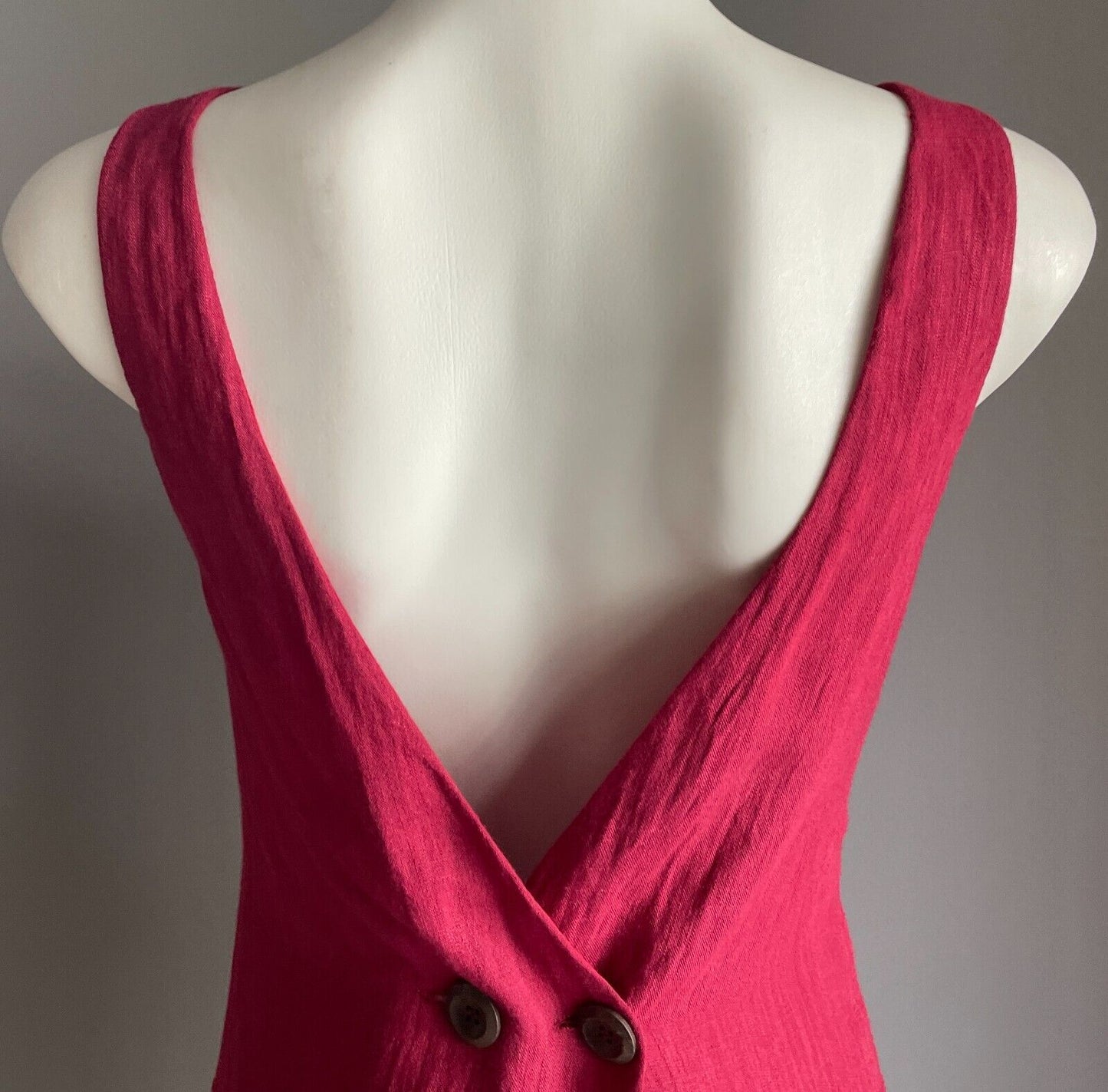 HERE COMES THE SUN Burgundy Sleeveless Hi Low Hem Back Button Top Size 8 NEW
