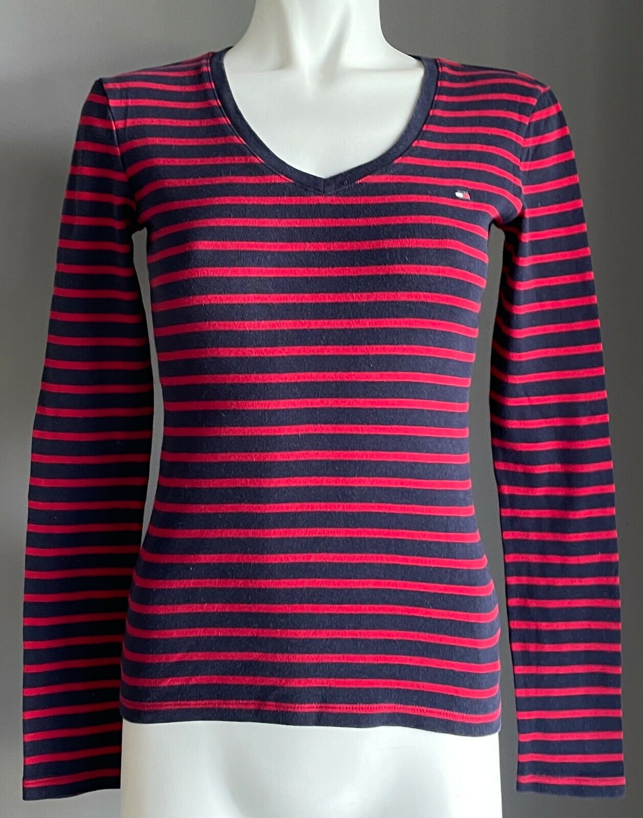 TOMMY HILFIGER Knit Top Navy & Red Stripe Long Sleeve V-Neck  Ladies Size XS 8