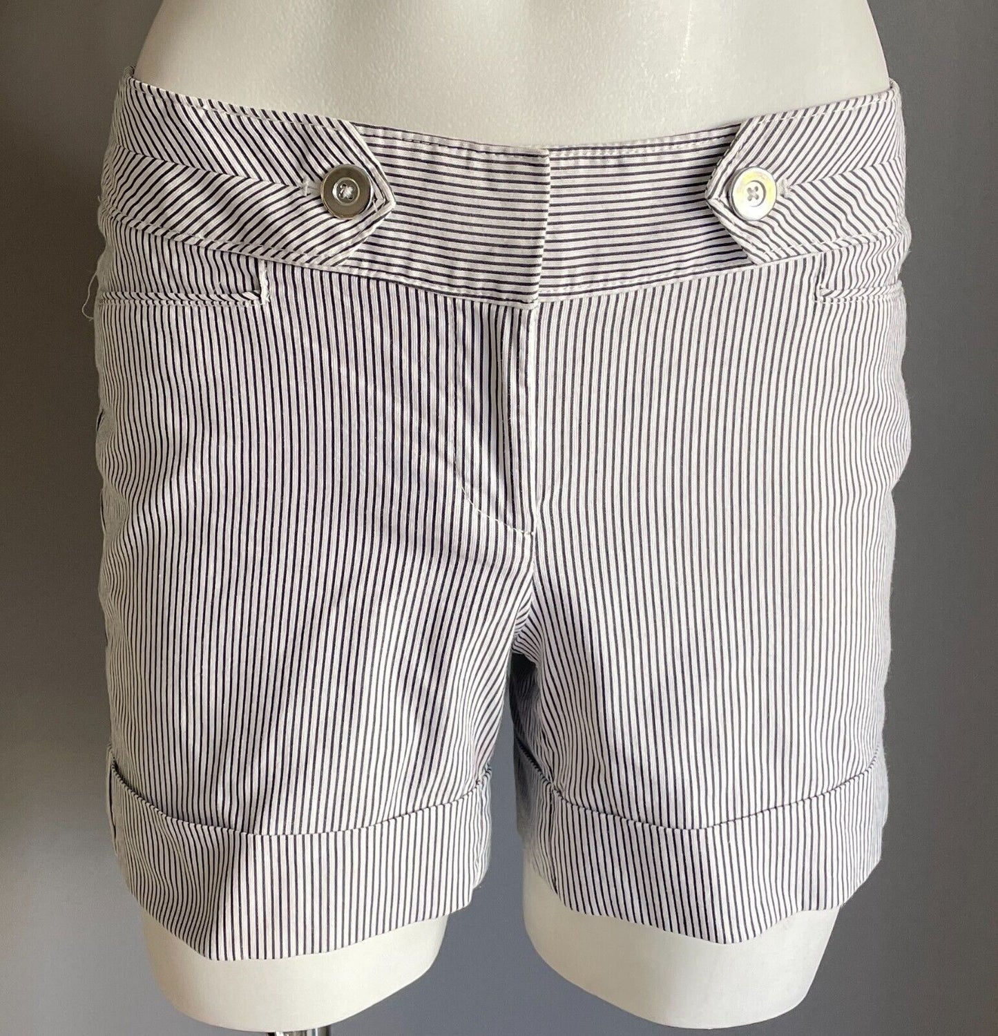 WHITE HOUSE BLACK MARKET Black & White Stripe Cuffed Leg Shorts Size 0 AU 6 8