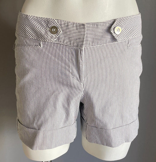 WHITE HOUSE BLACK MARKET Black & White Stripe Cuffed Leg Shorts Size 0 AU 6 8