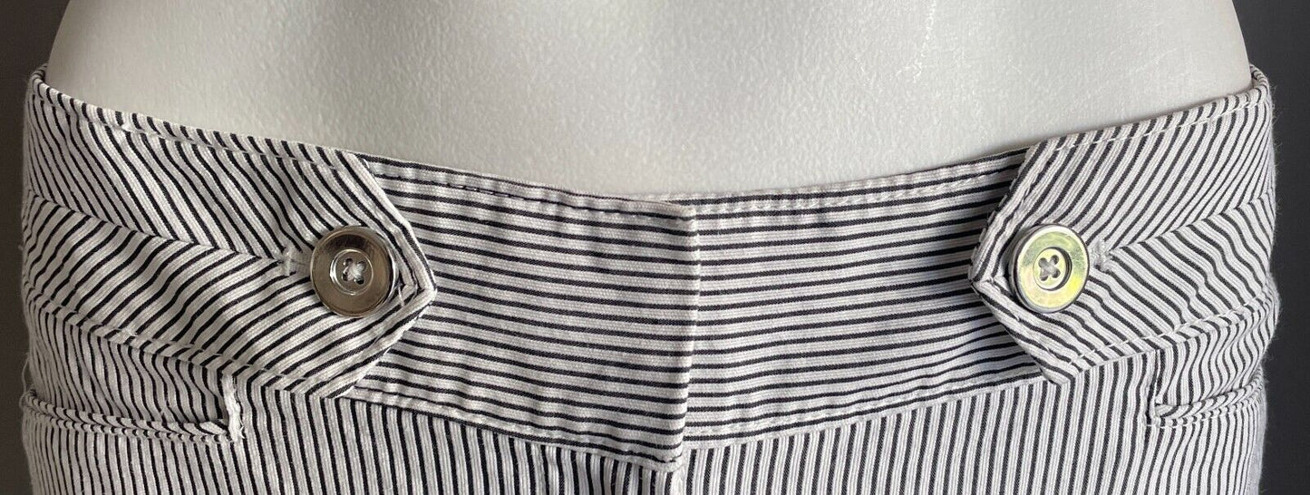 WHITE HOUSE BLACK MARKET Black & White Stripe Cuffed Leg Shorts Size 0 AU 6 8