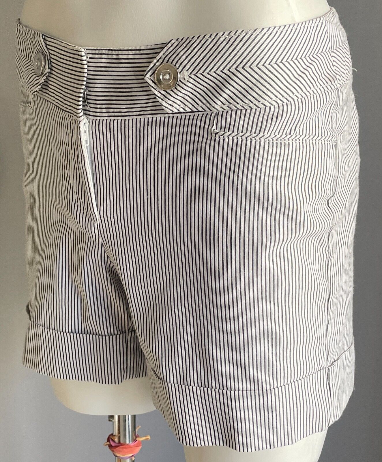 WHITE HOUSE BLACK MARKET Black & White Stripe Cuffed Leg Shorts Size 0 AU 6 8