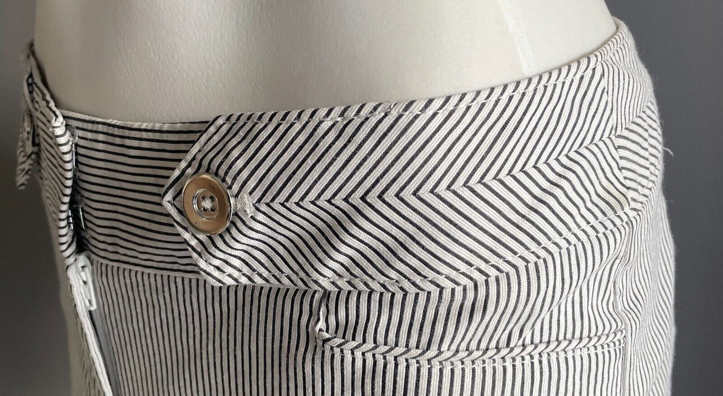 WHITE HOUSE BLACK MARKET Black & White Stripe Cuffed Leg Shorts Size 0 AU 6 8