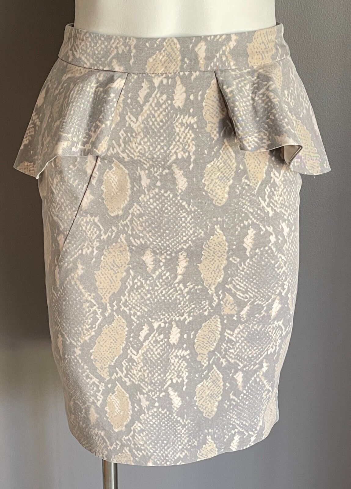 SHEIKE Straight Skirt Taupe Beige Off White Python Print Peplum Waist Size 6 8