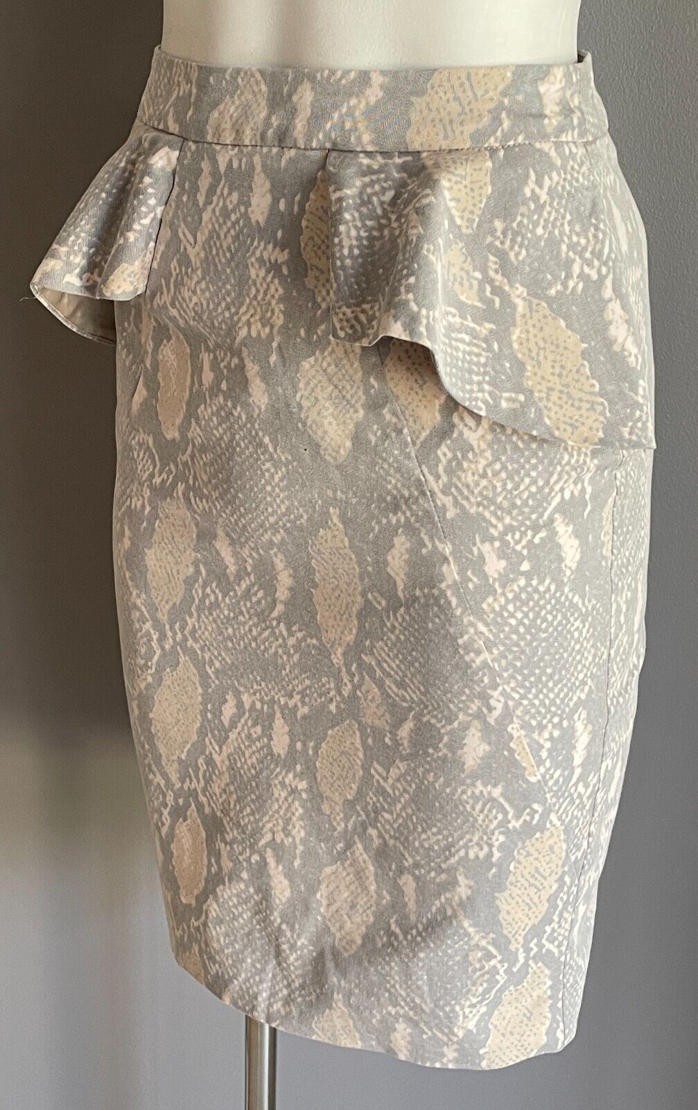 SHEIKE Straight Skirt Taupe Beige Off White Python Print Peplum Waist Size 6 8