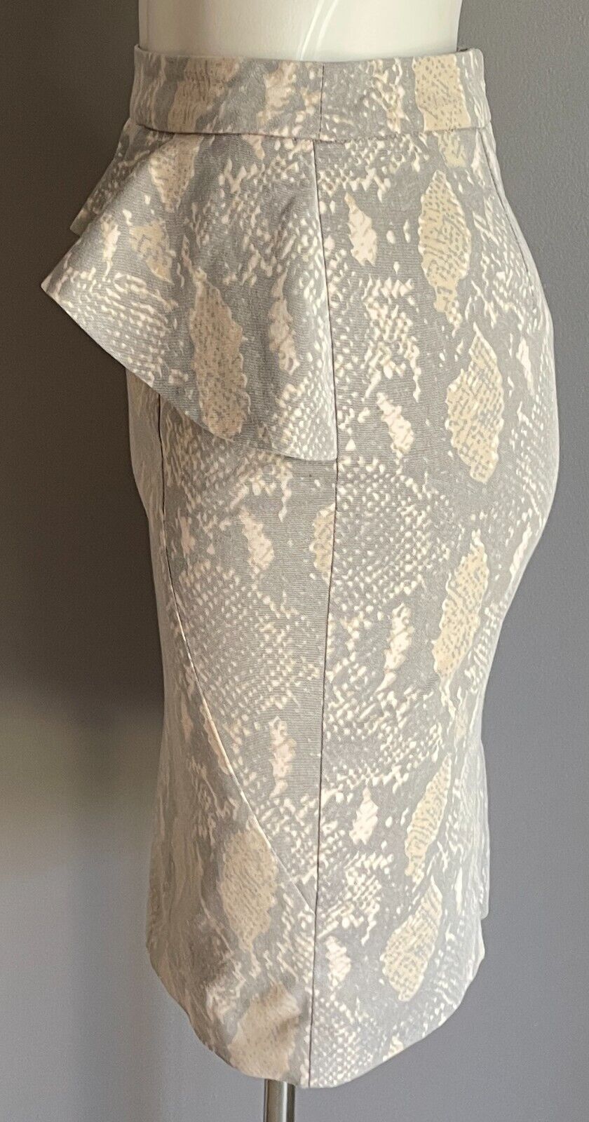 SHEIKE Straight Skirt Taupe Beige Off White Python Print Peplum Waist Size 6 8