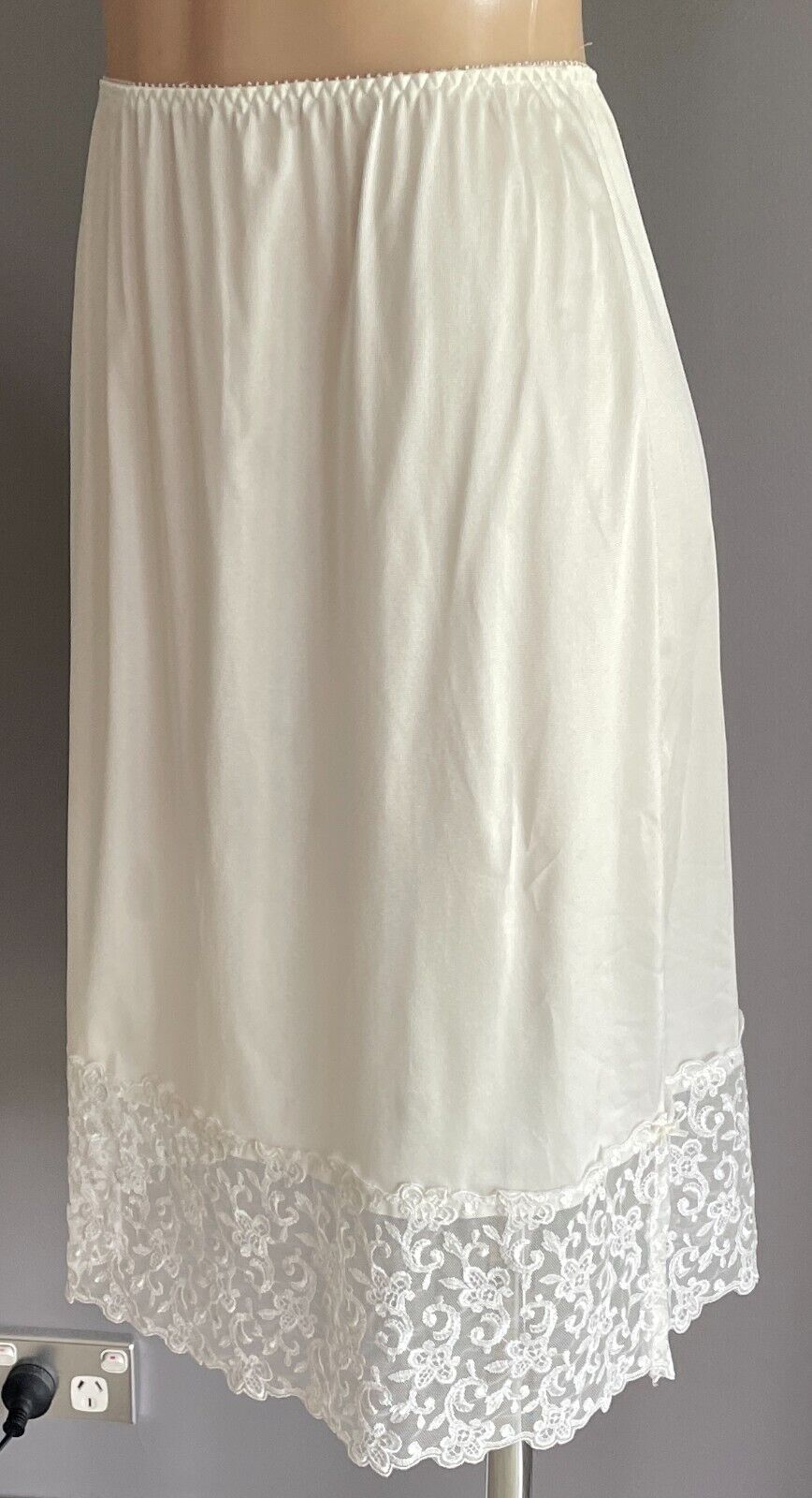BERLEI Half Slip Off White 1/2 Petticoat Elastic Waist Lace Hem Side Slit Sz  12