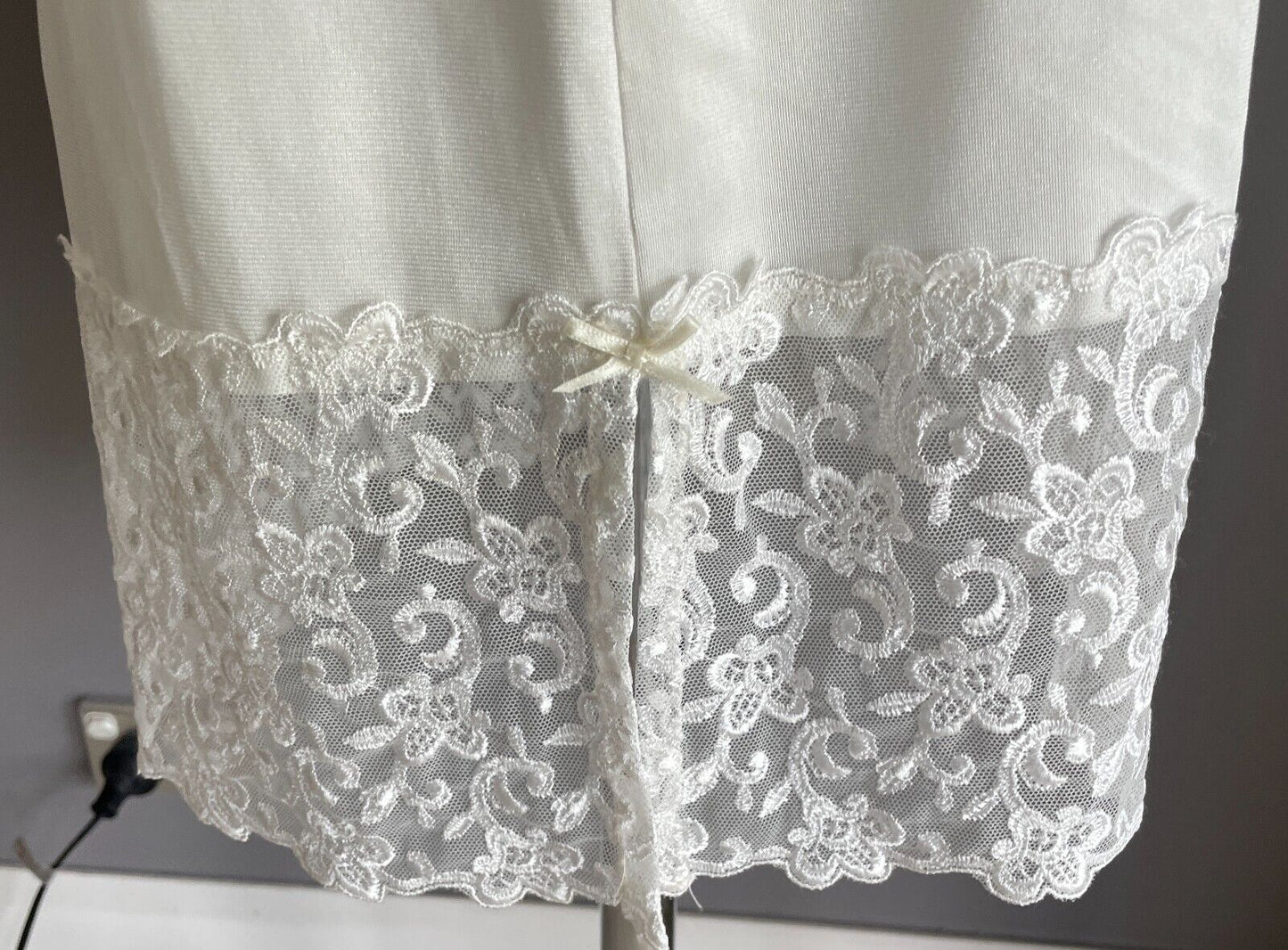 BERLEI Half Slip Off White 1/2 Petticoat Elastic Waist Lace Hem Side Slit Sz  12