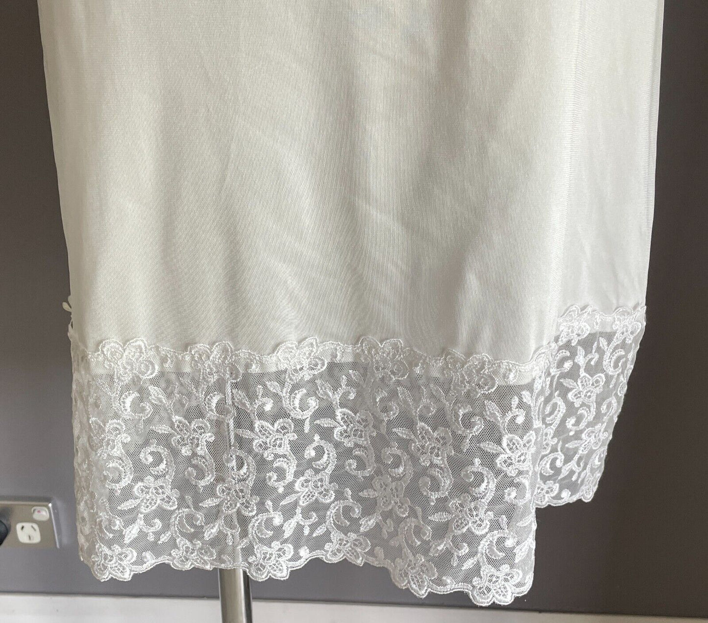 BERLEI Half Slip Off White 1/2 Petticoat Elastic Waist Lace Hem Side Slit Sz  12
