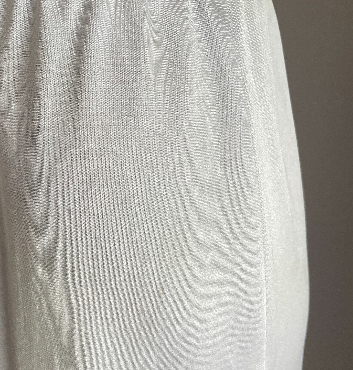 WARNERS Half Slip Light Blue 1/2 Petticoat Elastic Waist Lace Trim Hem Size 12