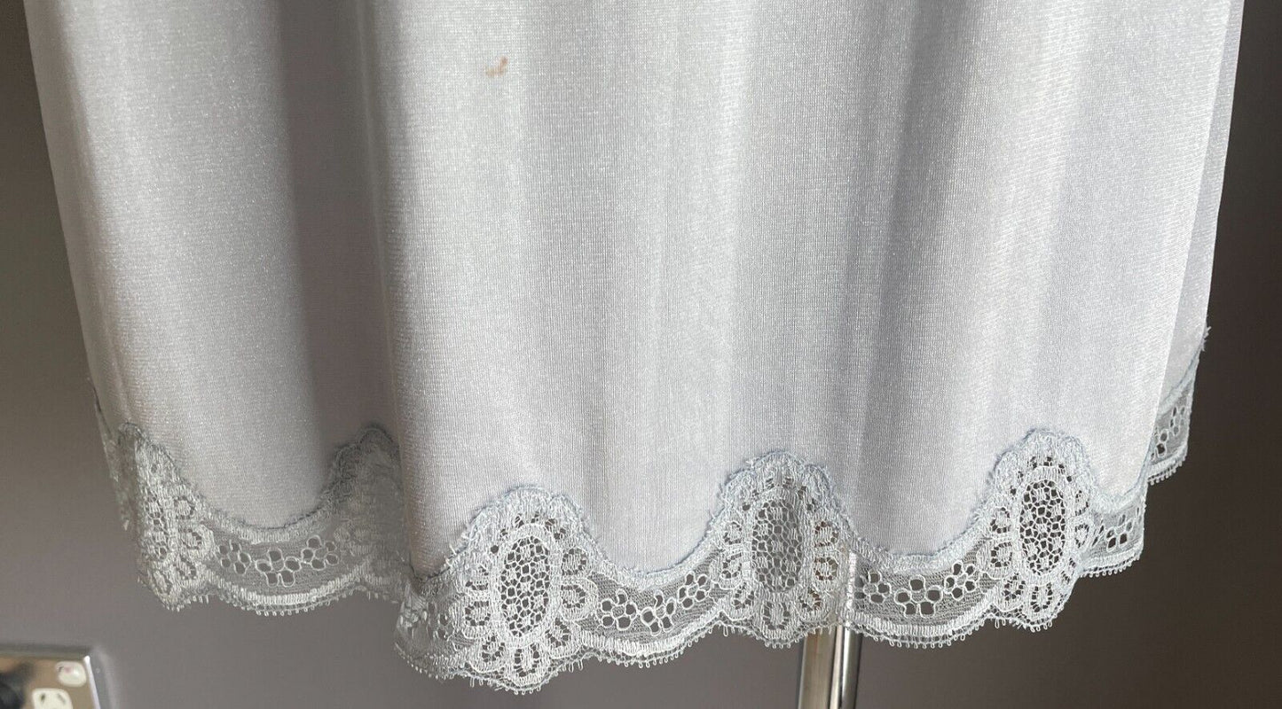 WARNERS Half Slip Light Blue 1/2 Petticoat Elastic Waist Lace Trim Hem Size 12