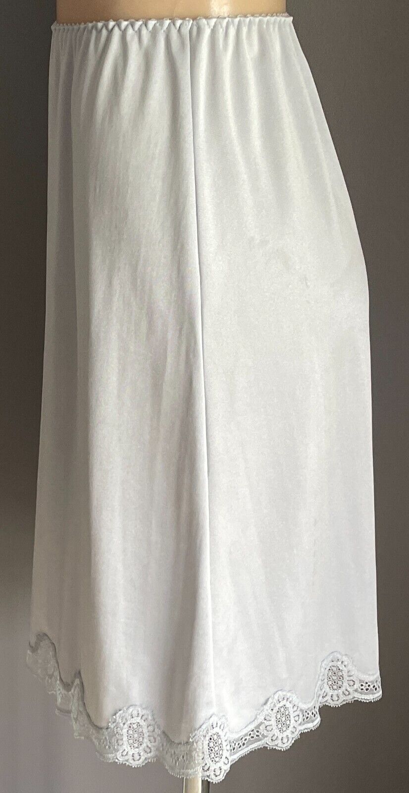 WARNERS Half Slip Light Blue 1/2 Petticoat Elastic Waist Lace Trim Hem Size 12
