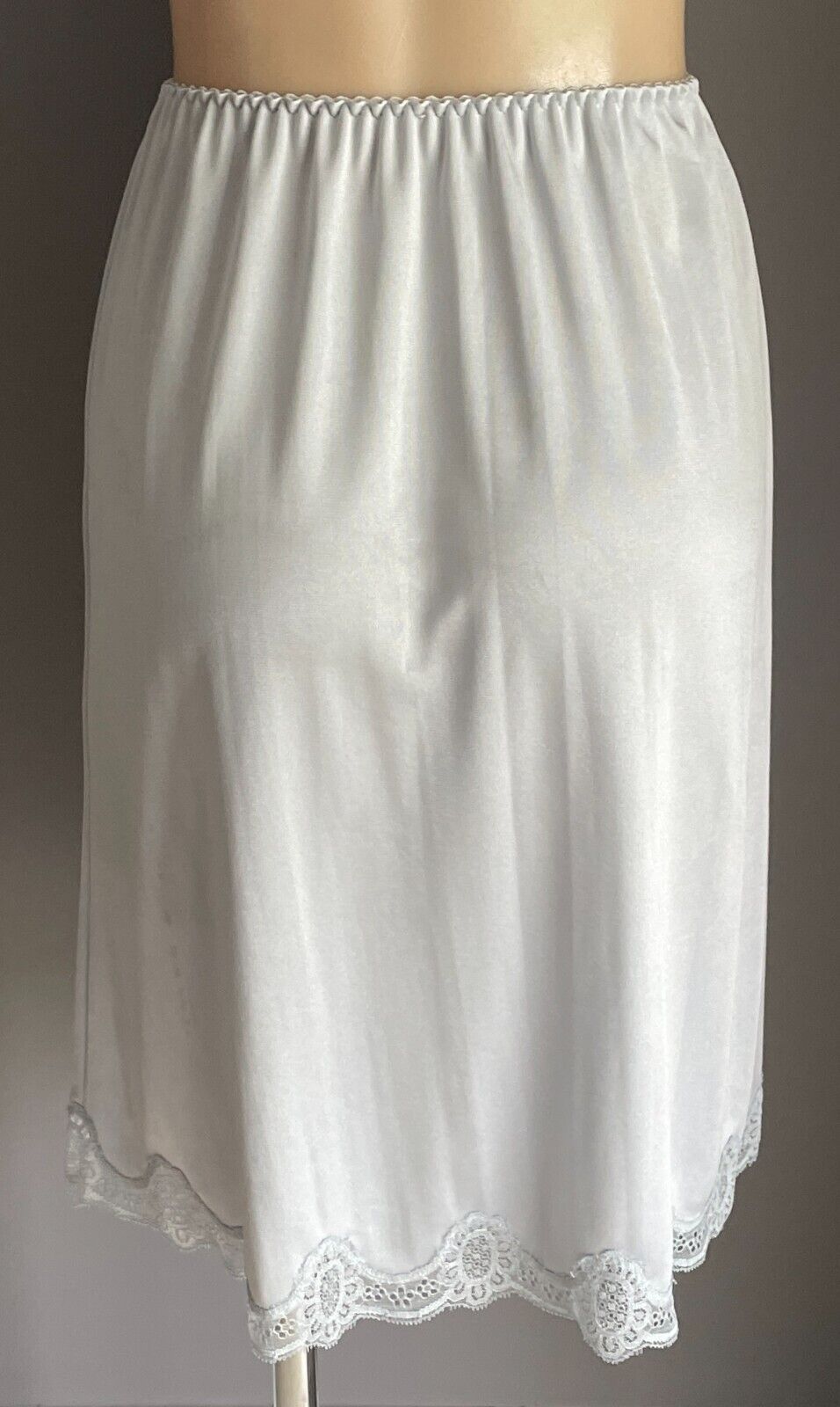WARNERS Half Slip Light Blue 1/2 Petticoat Elastic Waist Lace Trim Hem Size 12