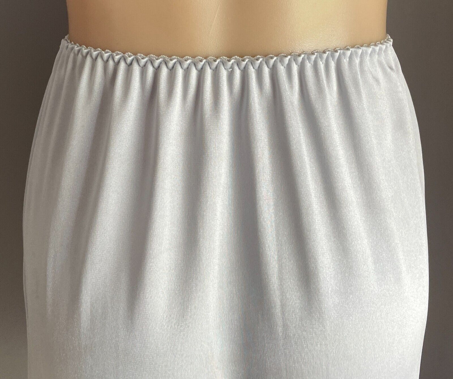 WARNERS Half Slip Light Blue 1/2 Petticoat Elastic Waist Lace Trim Hem Size 12
