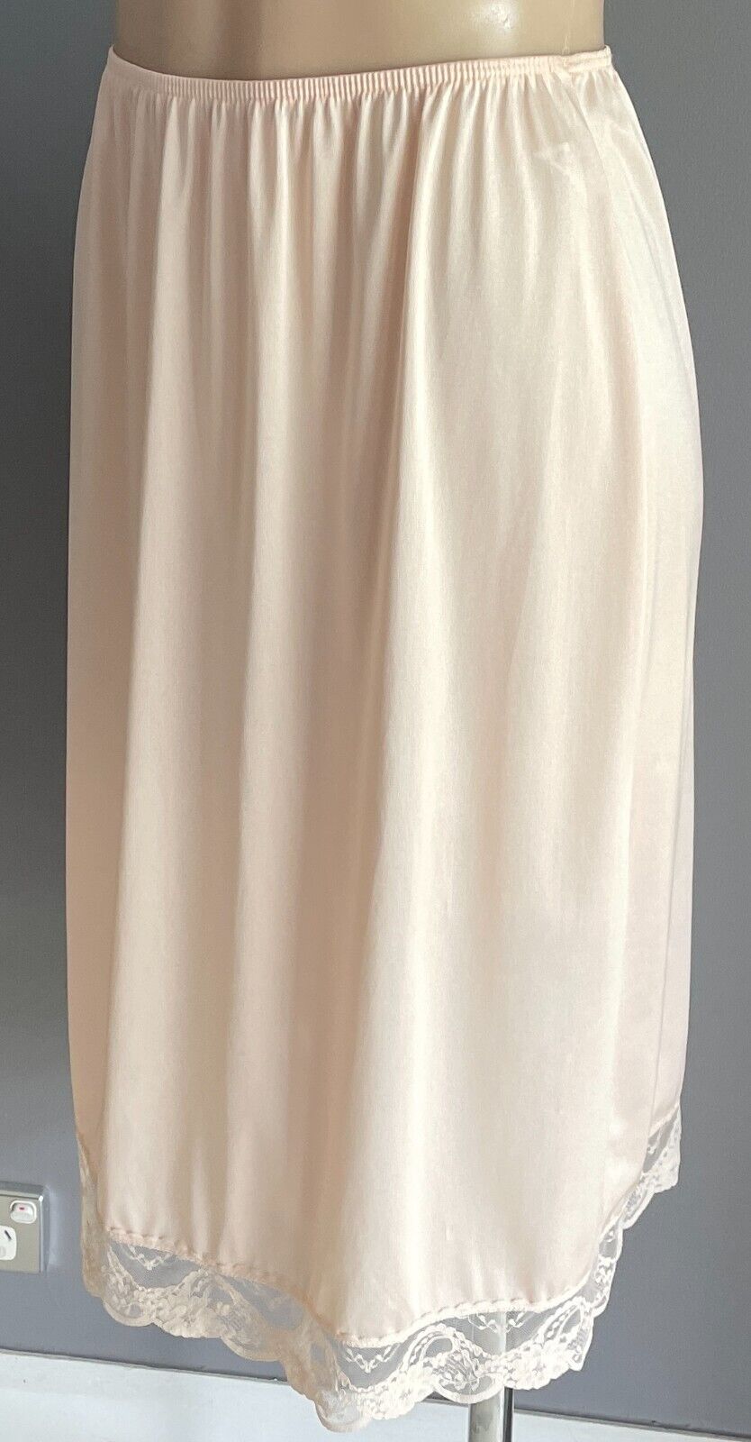 KAYSER Half Slip Petticoat Beige Elastic Waist Anti-Static Nylon Lace Hem Sze 14