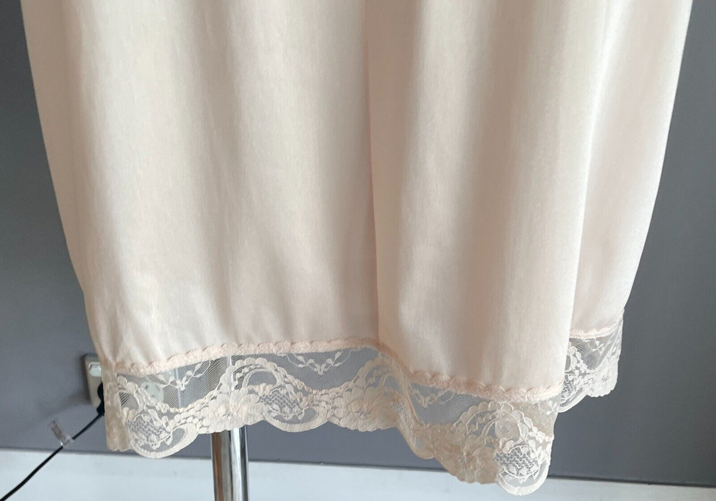 KAYSER Half Slip Petticoat Beige Elastic Waist Anti-Static Nylon Lace Hem Sze 14
