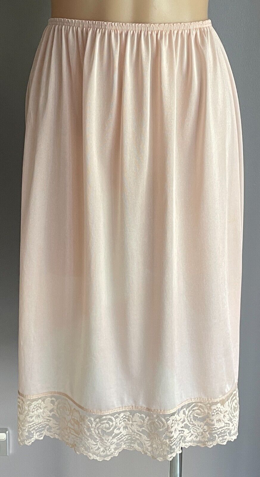 Half Slip Blush Pink 1/2 Petticoat Elastic Waist Lace Trim Hem Size 12