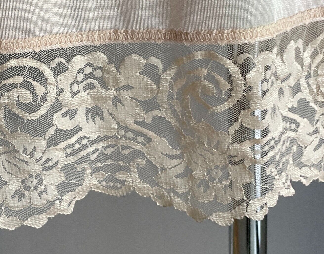 Half Slip Blush Pink 1/2 Petticoat Elastic Waist Lace Trim Hem Size 12