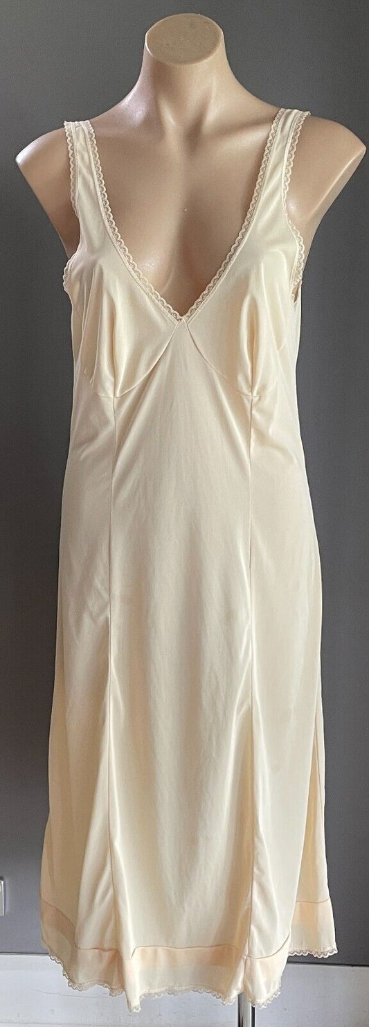 Vintage Petticoat PETER DEE Nylon Beige Fine Lace Trim Full Slip Ladies Size 16