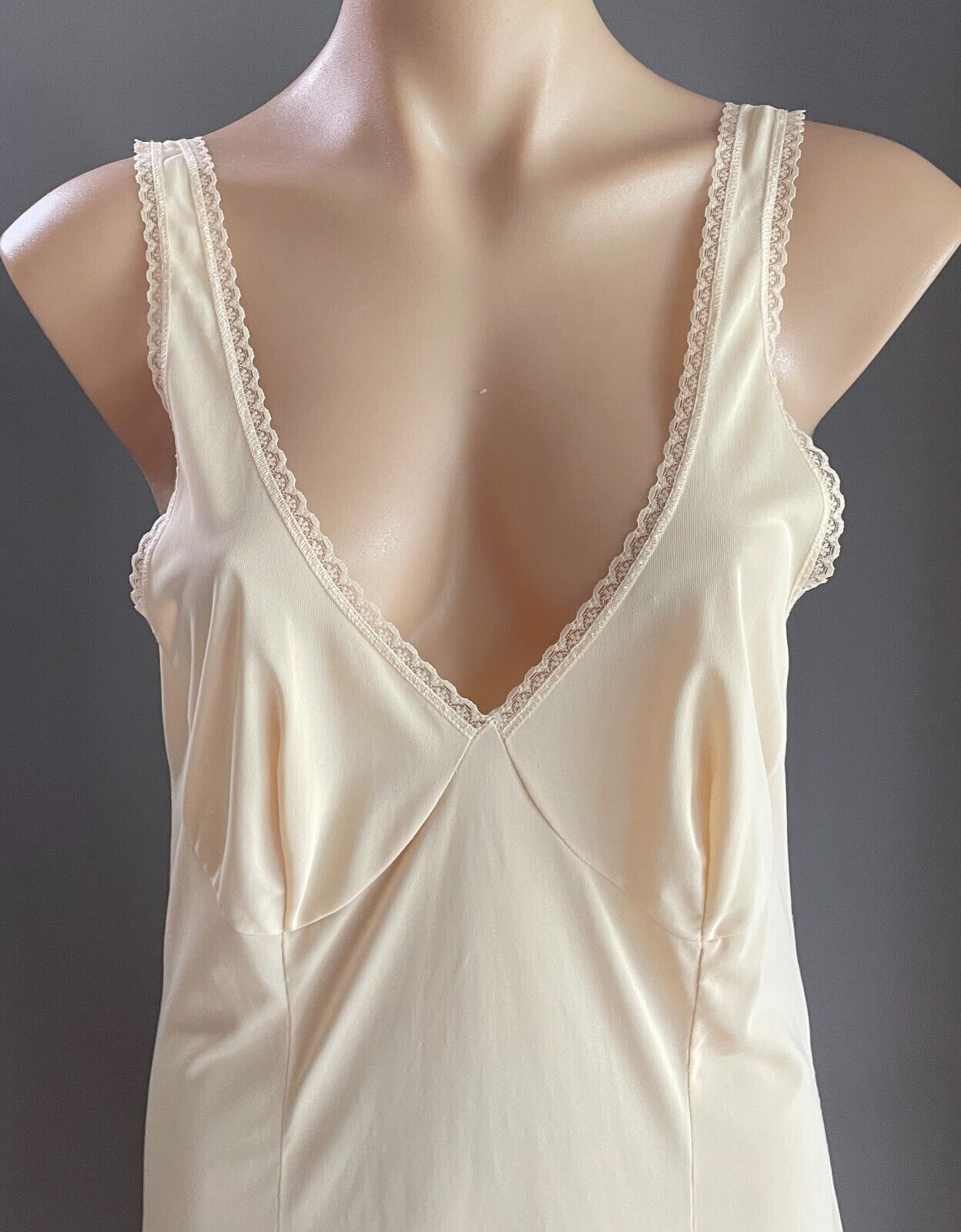 Vintage Petticoat PETER DEE Nylon Beige Fine Lace Trim Full Slip Ladies Size 16