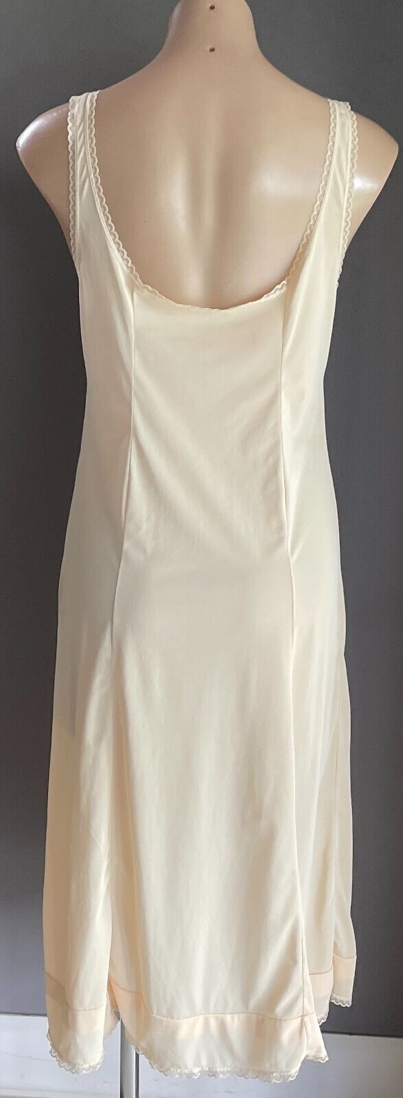 Vintage Petticoat PETER DEE Nylon Beige Fine Lace Trim Full Slip Ladies Size 16