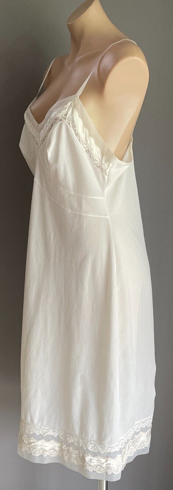 HANRO Petticoat Nylon White Lace Trim Full Slip Ladies Size 42 AU 14 Vintage