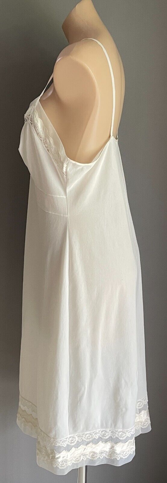 HANRO Petticoat Nylon White Lace Trim Full Slip Ladies Size 42 AU 14 Vintage
