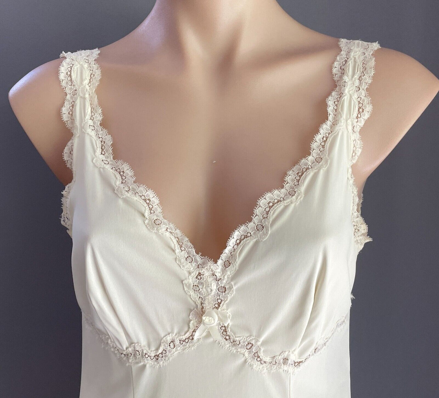 LUCAS VANITY FAIR Petticoat Cream Nylon Full Slip Size 14 Lace Trim Vintage