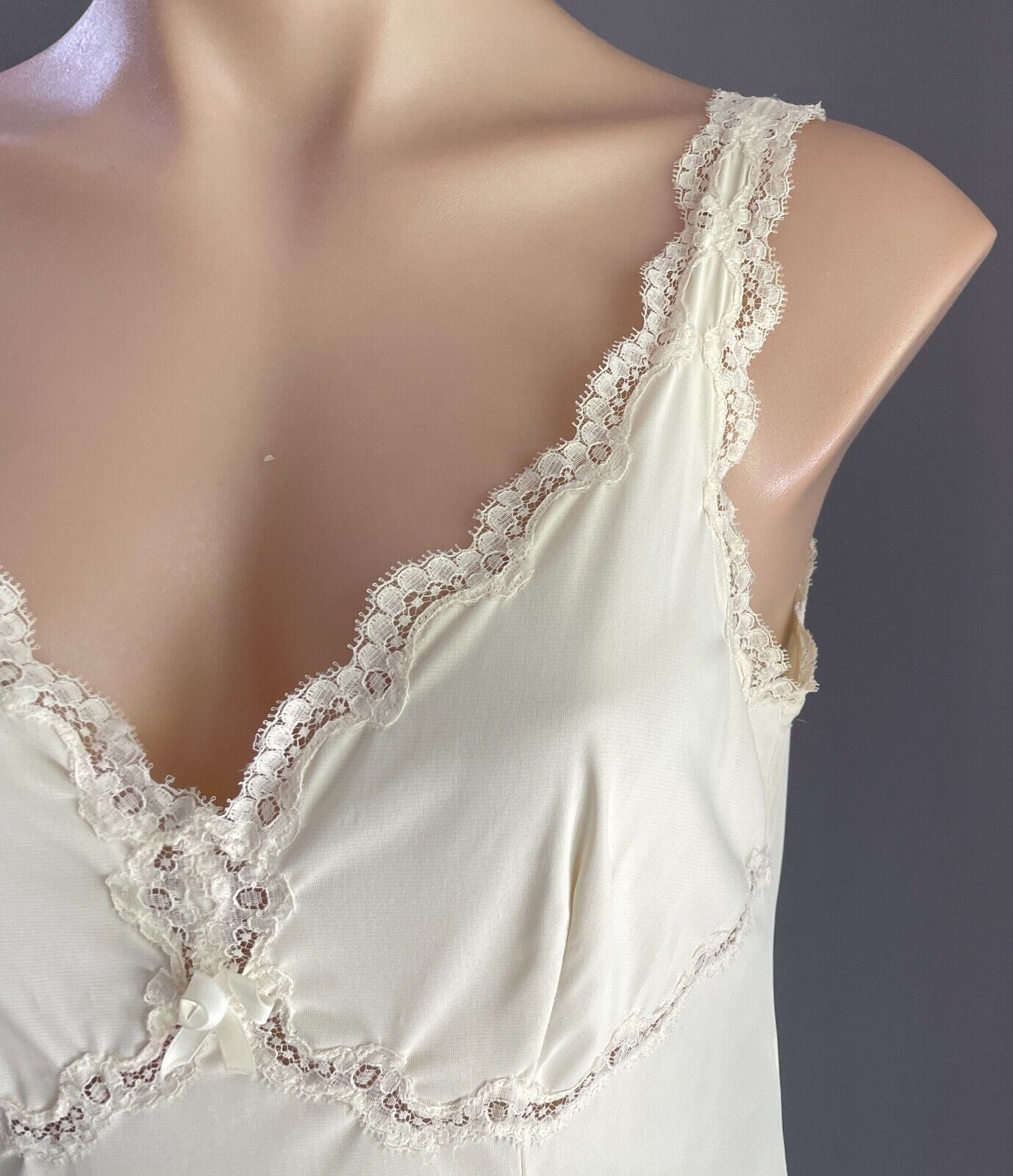 LUCAS VANITY FAIR Petticoat Cream Nylon Full Slip Size 14 Lace Trim Vintage
