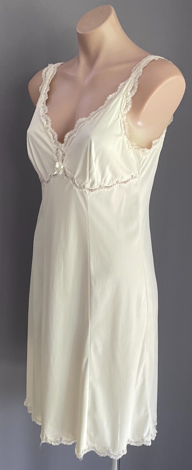 LUCAS VANITY FAIR Petticoat Cream Nylon Full Slip Size 14 Lace Trim Vintage