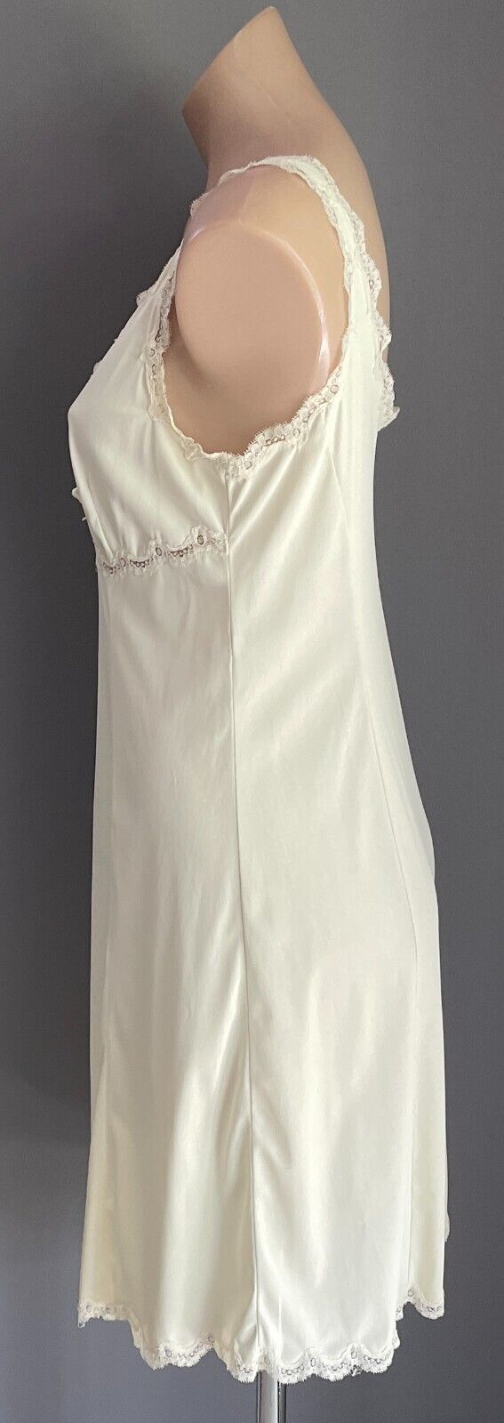 LUCAS VANITY FAIR Petticoat Cream Nylon Full Slip Size 14 Lace Trim Vintage