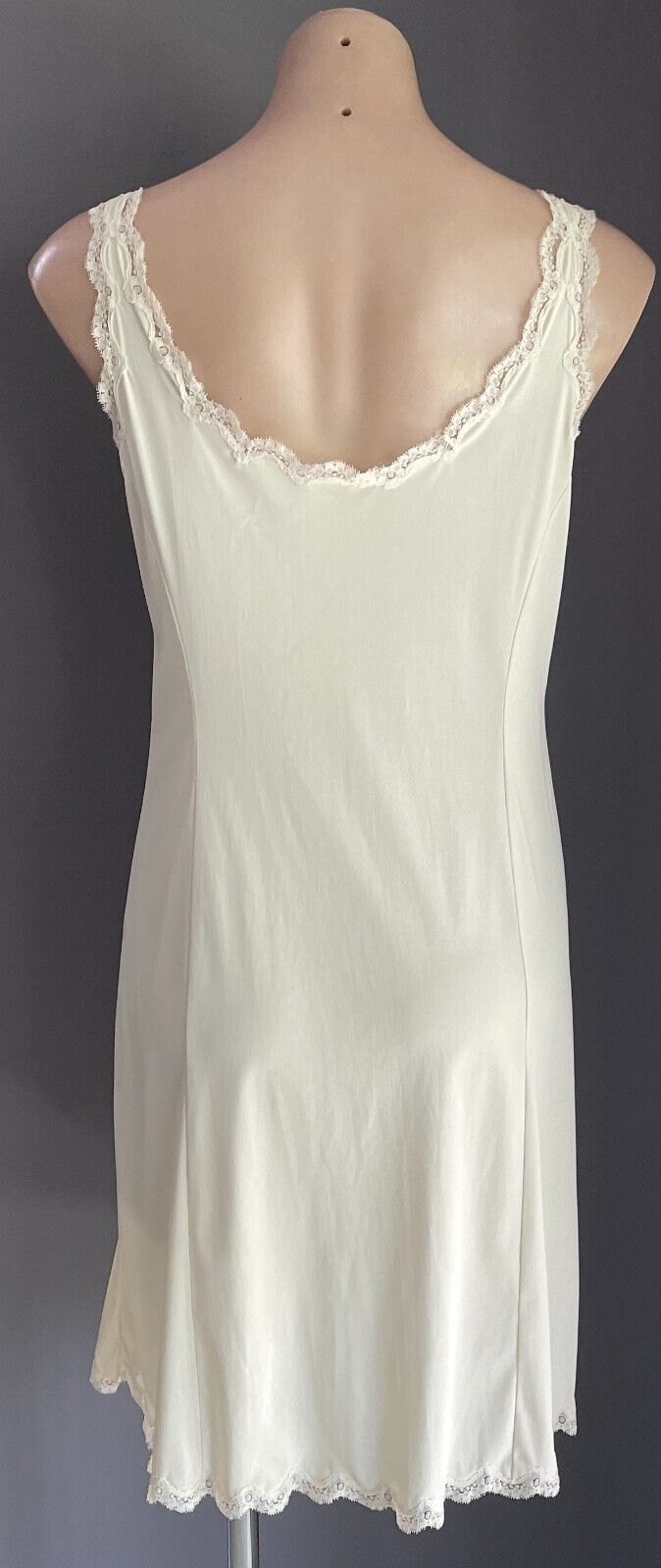 LUCAS VANITY FAIR Petticoat Cream Nylon Full Slip Size 14 Lace Trim Vintage