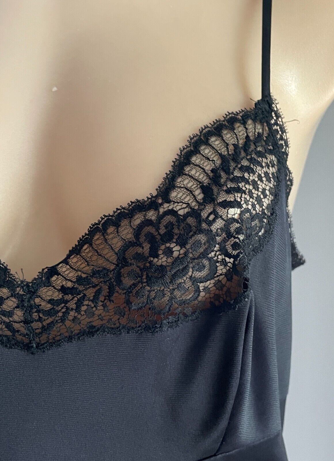 VALISERE Petticoat Black Nylon Lace Trim Full Slip Lingerie Size 44 AU 12