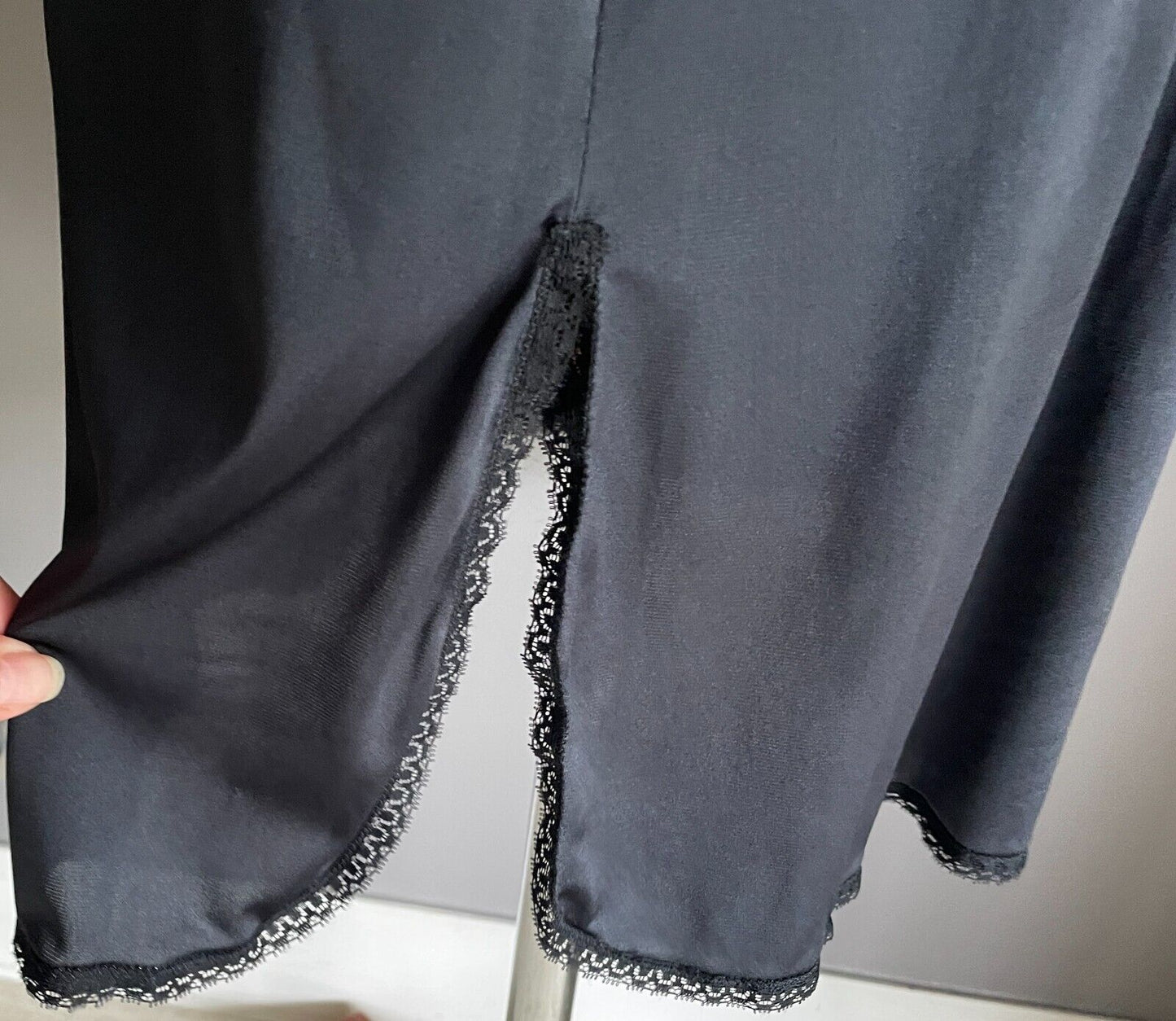 VALISERE Petticoat Black Nylon Lace Trim Full Slip Lingerie Size 44 AU 12