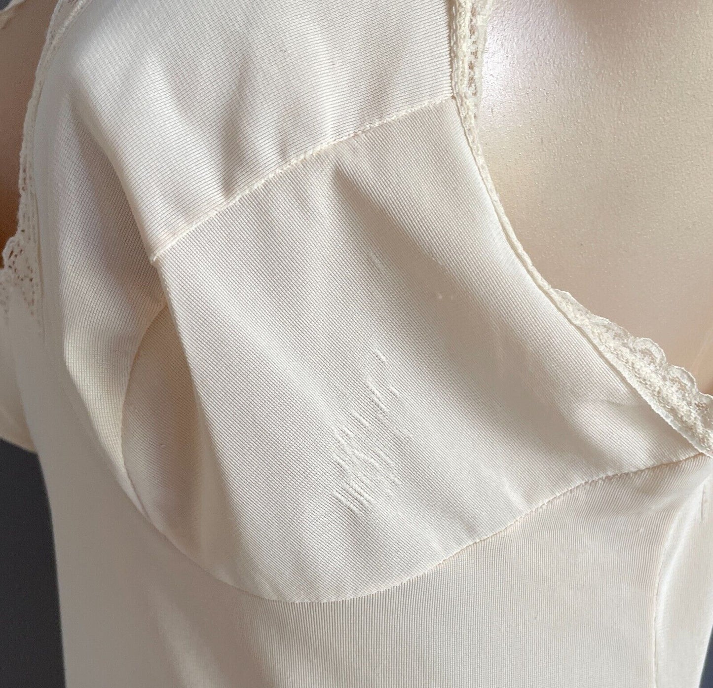 Vintage Petticoat Nylon Beige Lace Trim Full Slip Ladies Size 14