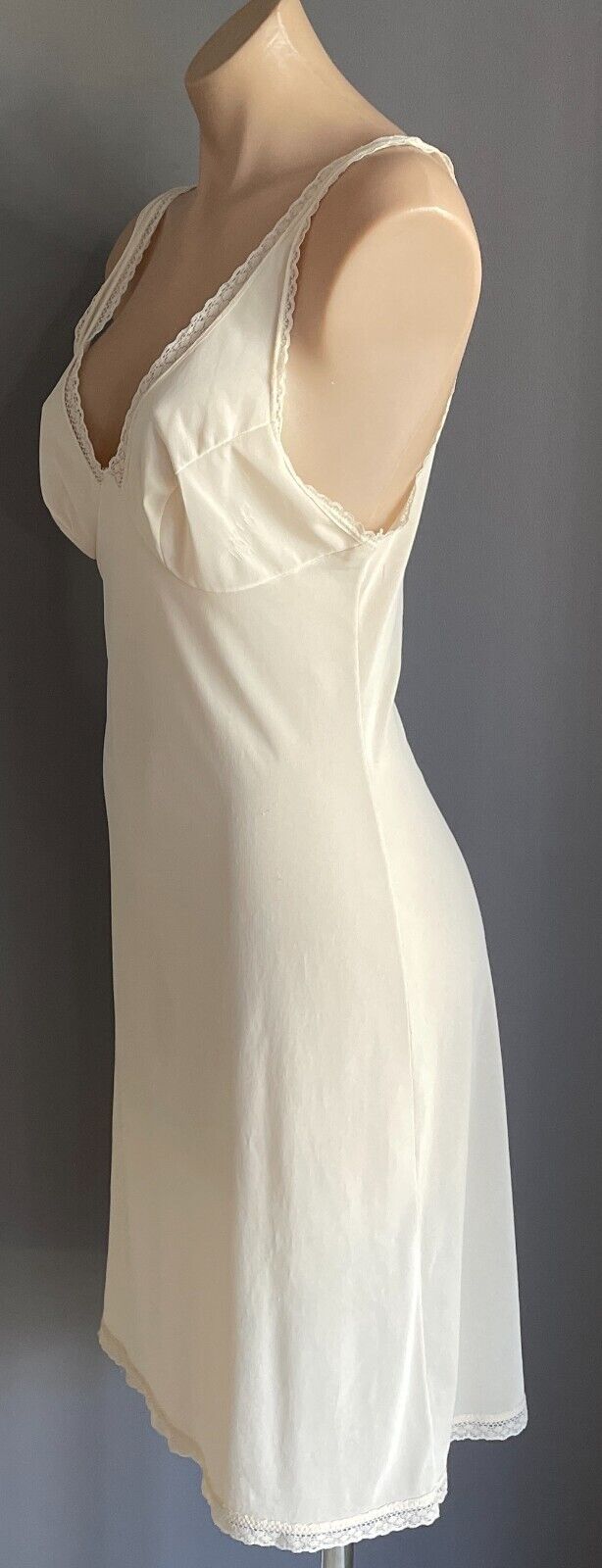 Vintage Petticoat Nylon Beige Lace Trim Full Slip Ladies Size 14