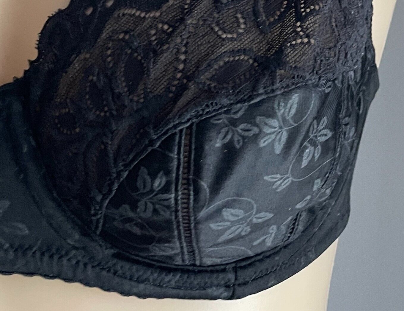 BENDON "Yvette" Bra 12D Black & Grey Floral Print Lace Trim Underwire