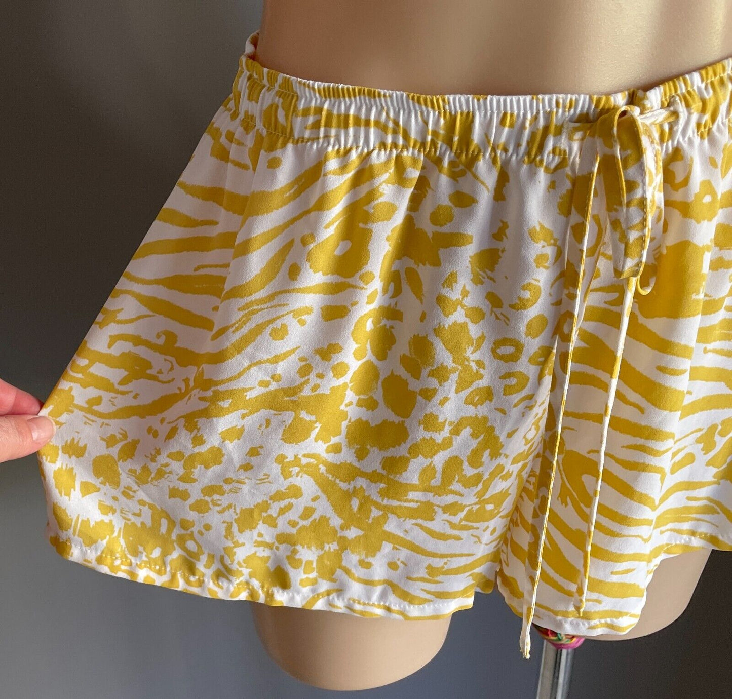 LILY LOVES Shorts Yellow White Stripe Animal Print Elastic Drawstring Size L NEW