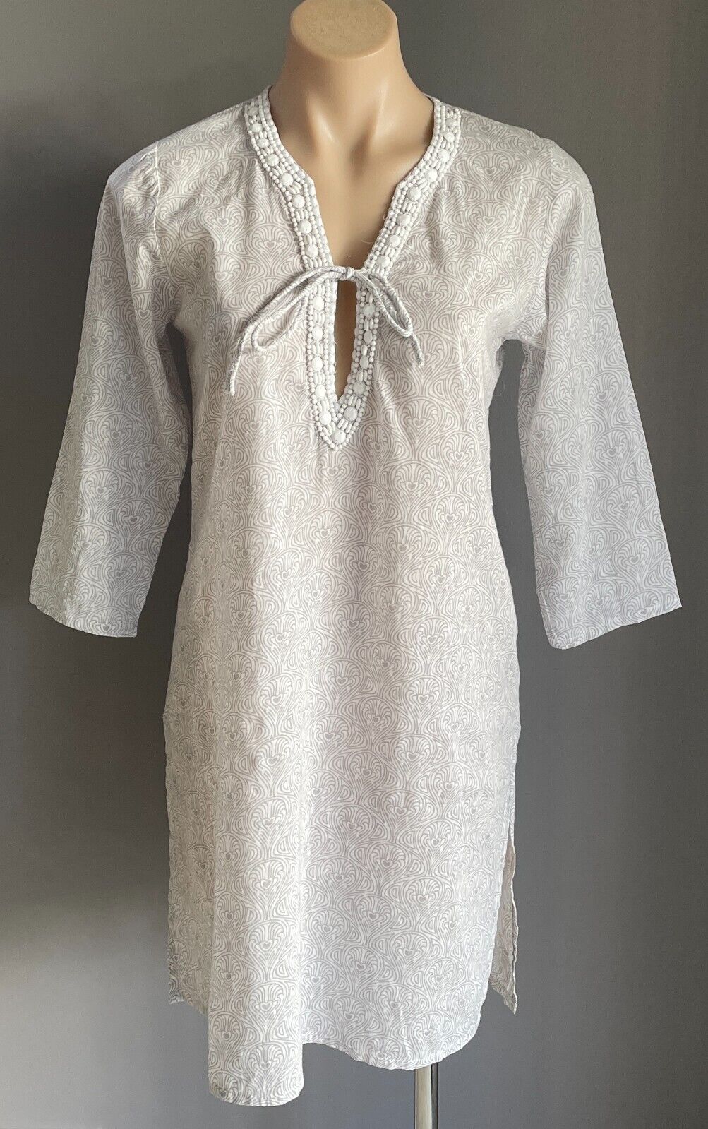 EB&IVE Kaftan Top Soft Grey White Cotton Tie & White Beaded Neckline Sz M 12