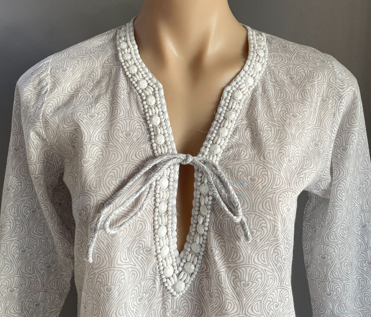 EB&IVE Kaftan Top Soft Grey White Cotton Tie & White Beaded Neckline Sz M 12