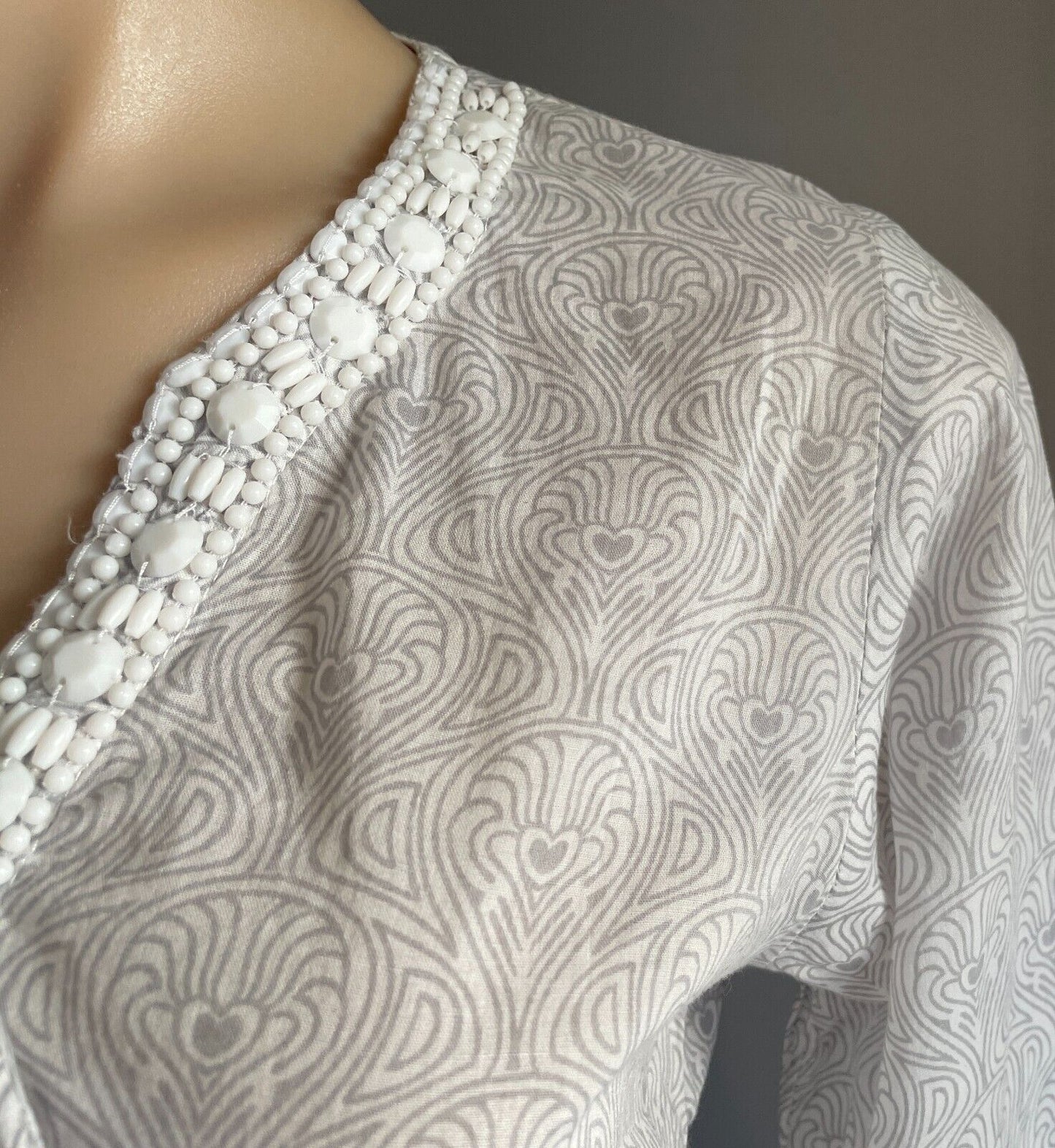 EB&IVE Kaftan Top Soft Grey White Cotton Tie & White Beaded Neckline Sz M 12
