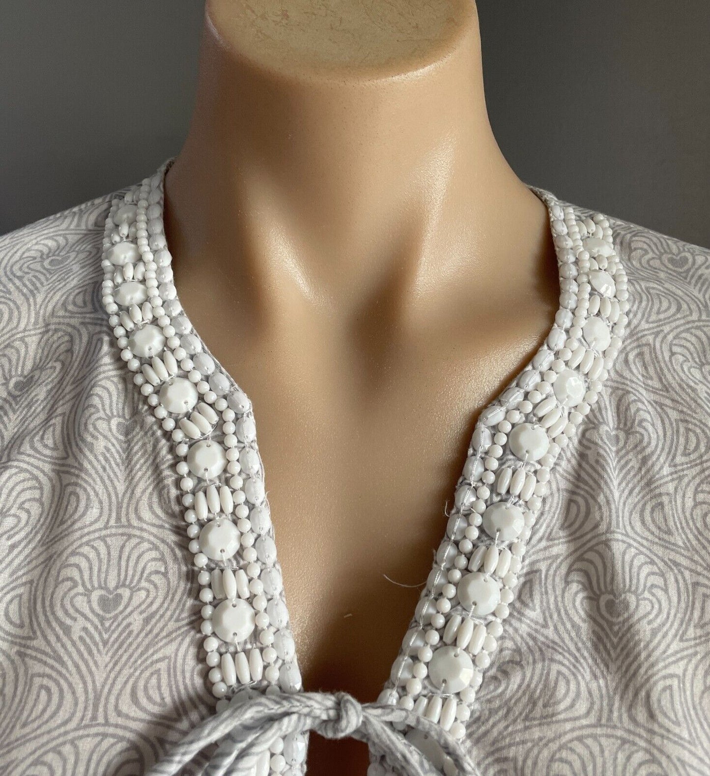 EB&IVE Kaftan Top Soft Grey White Cotton Tie & White Beaded Neckline Sz M 12