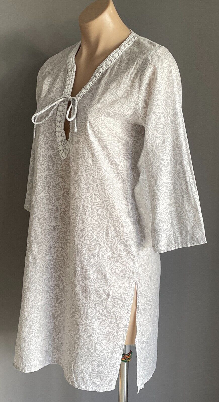 EB&IVE Kaftan Top Soft Grey White Cotton Tie & White Beaded Neckline Sz M 12