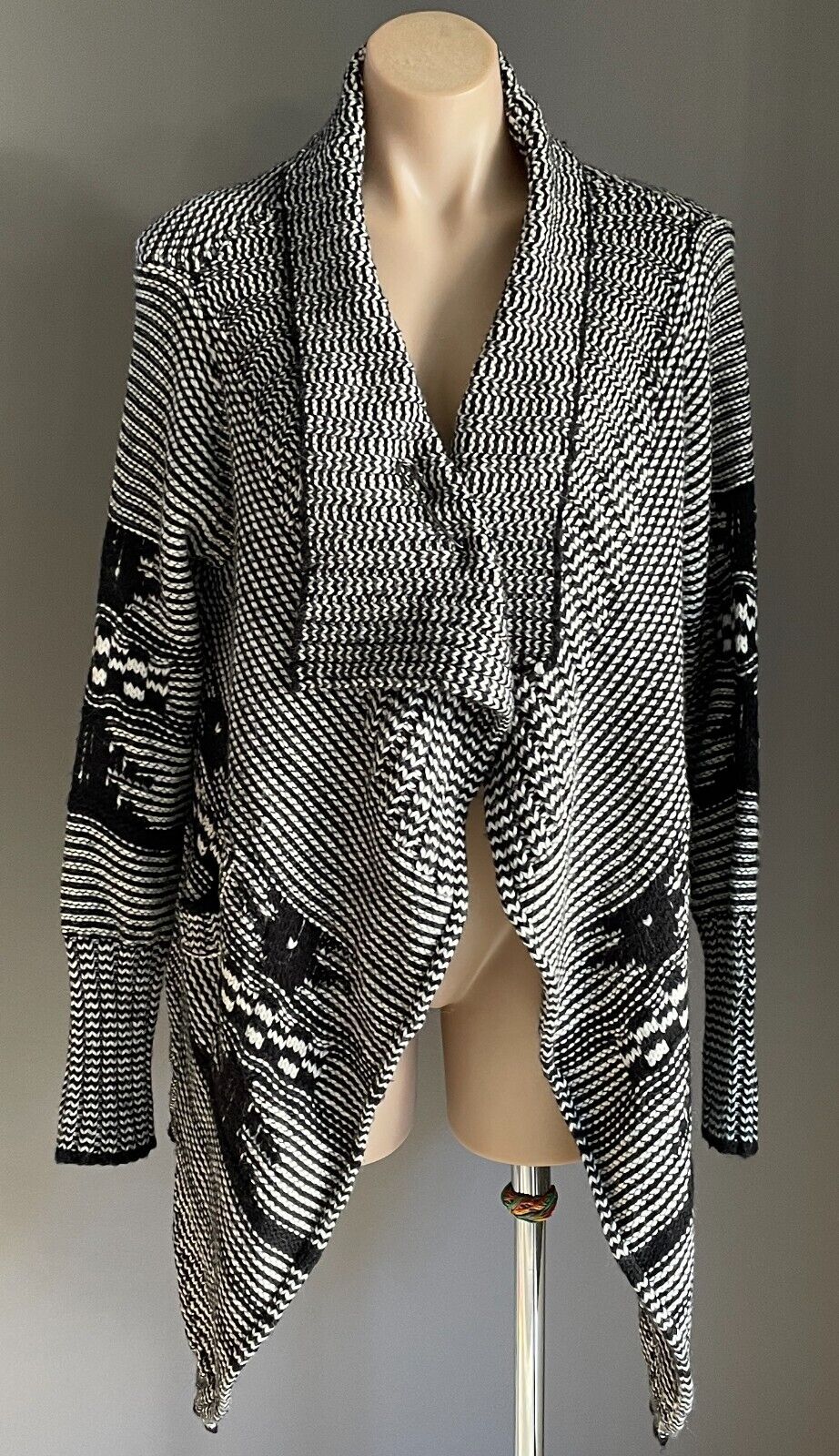 FIRETRAP Cardigan Black White Chunky Knit Drape w Kllt Pin Closure Size 14