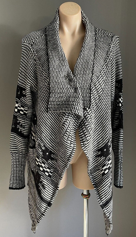 FIRETRAP Cardigan Black White Chunky Knit Drape w Kllt Pin Closure Size 14