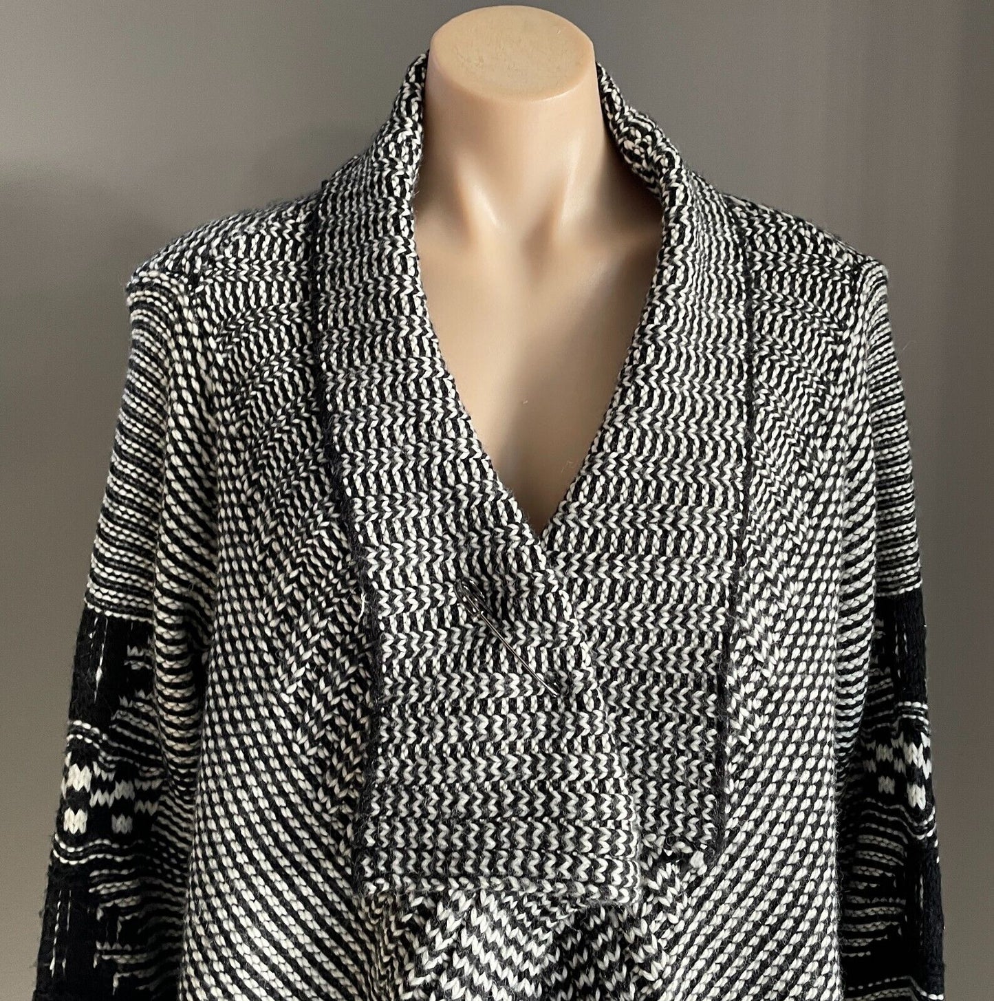 FIRETRAP Cardigan Black White Chunky Knit Drape w Kllt Pin Closure Size 14