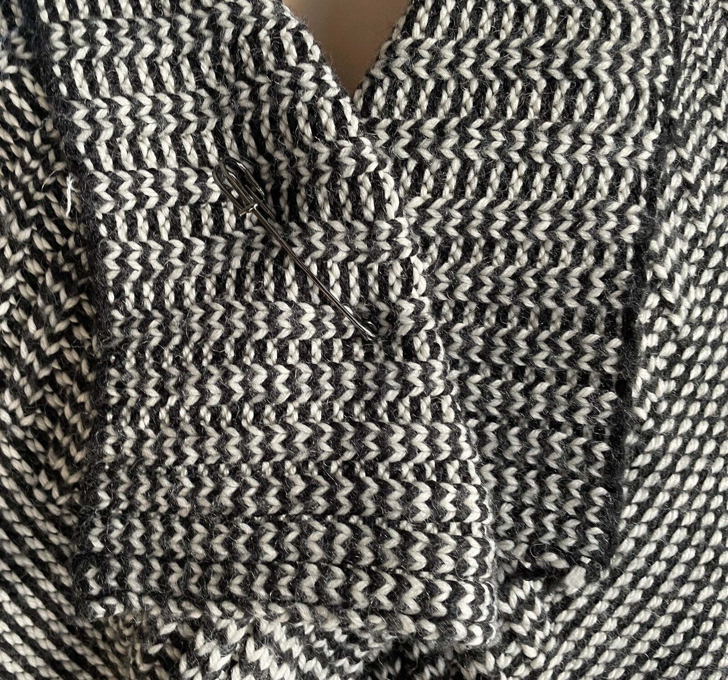 FIRETRAP Cardigan Black White Chunky Knit Drape w Kllt Pin Closure Size 14