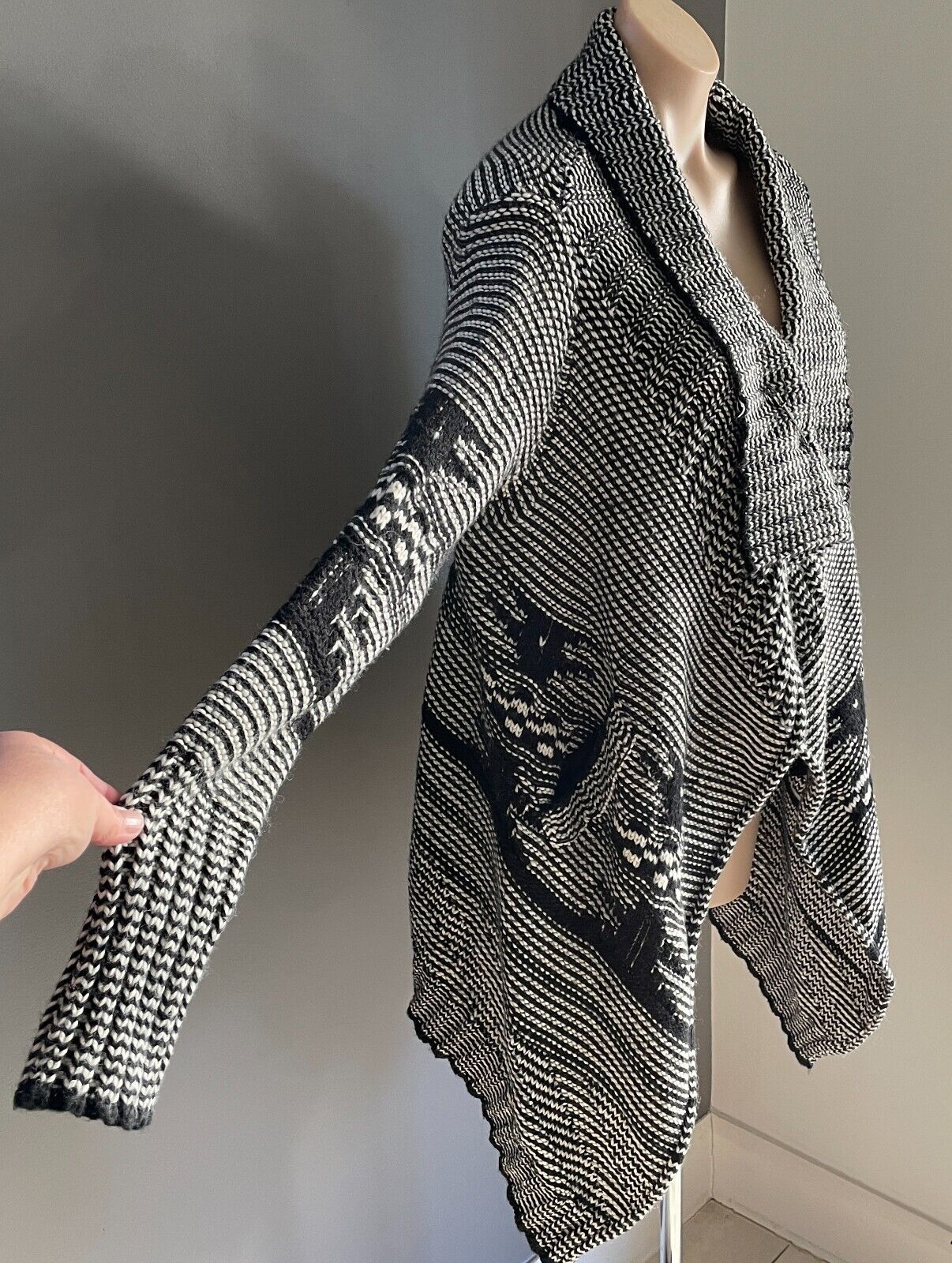 FIRETRAP Cardigan Black White Chunky Knit Drape w Kllt Pin Closure Size 14